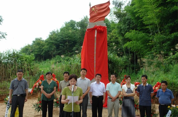 黄骅博物馆到江西为赵博生烈士立碑